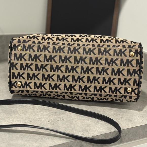 Michael Kors Signature Monogram Satchel! GUC!! - Picture 3 of 10